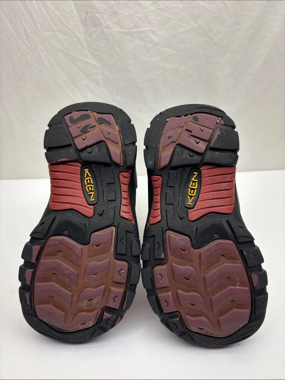 Keen Insulated Lace-Up Boots with Toggle Closure, SZ 11 for toddler girl, box 73